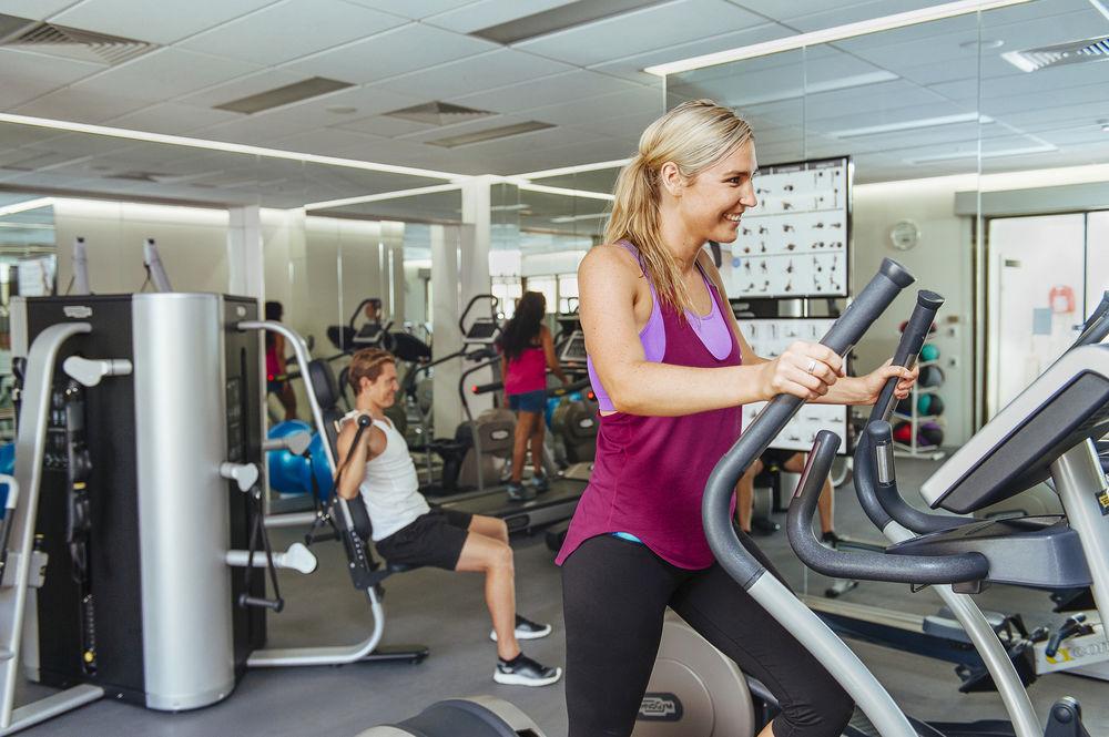 Stamford Plaza Adelaide Hotell Eksteriør bilde A woman on a cross trainer