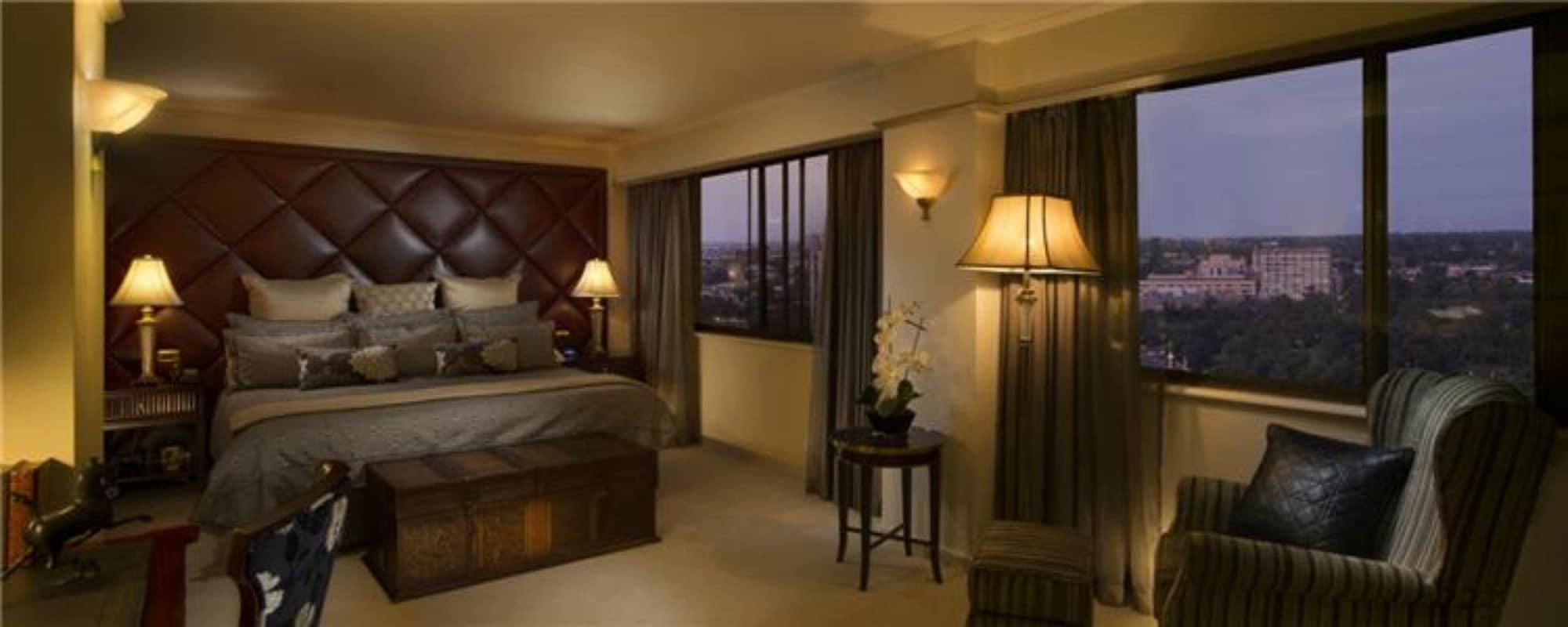 Stamford Plaza Adelaide Hotell Eksteriør bilde A bedroom at the Ritz-Carlton