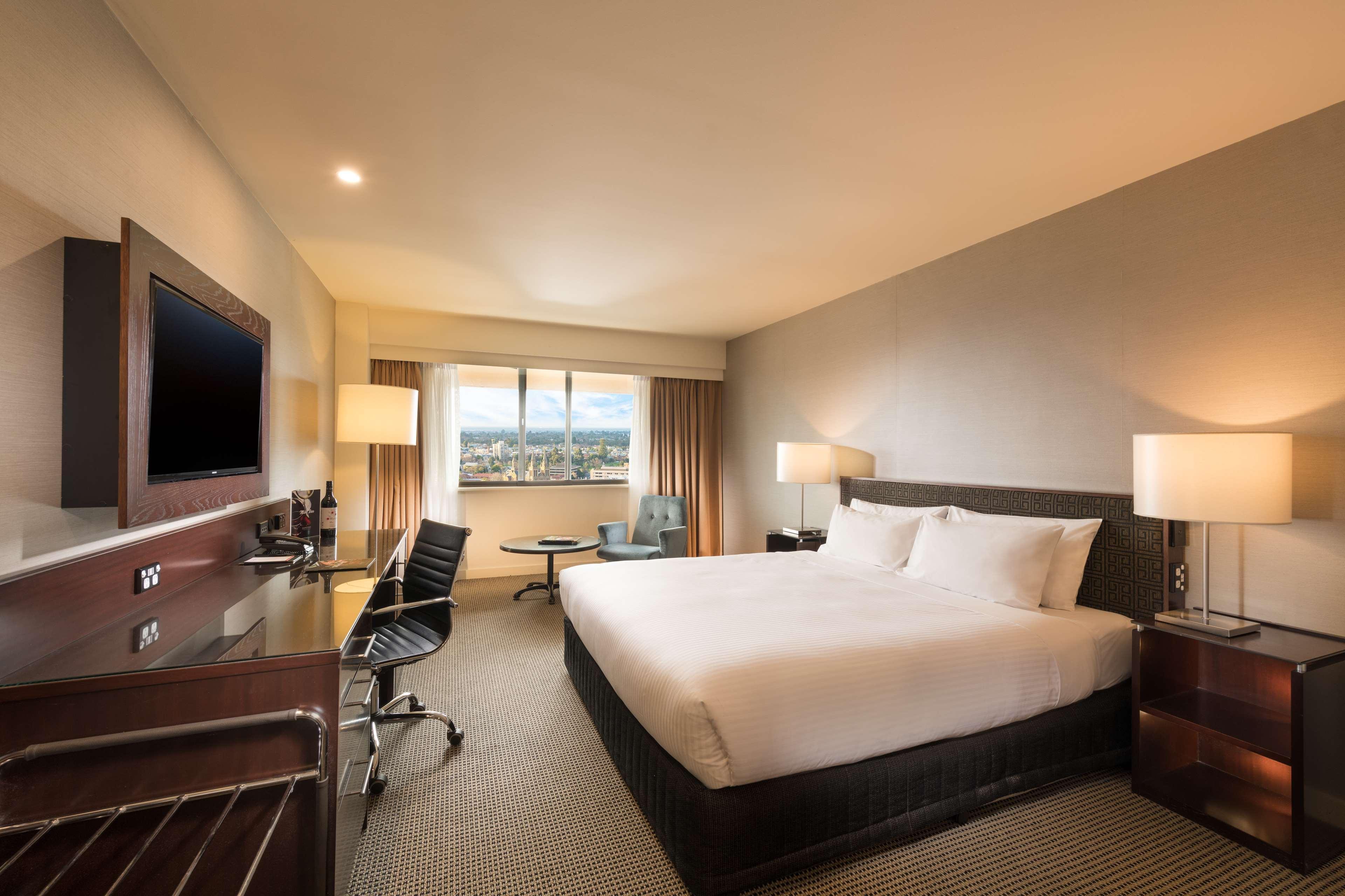Stamford Plaza Adelaide Hotell Eksteriør bilde A guest room at the Hilton San Francisco
