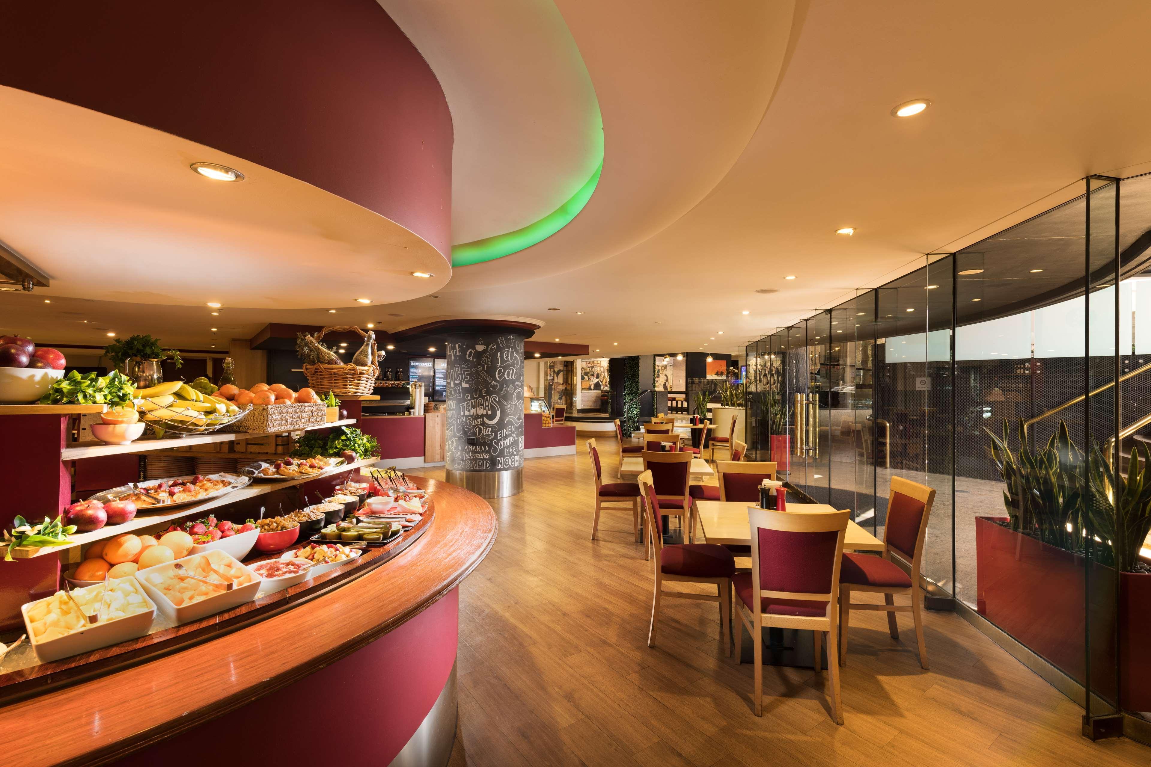 Stamford Plaza Adelaide Hotell Eksteriør bilde The restaurant