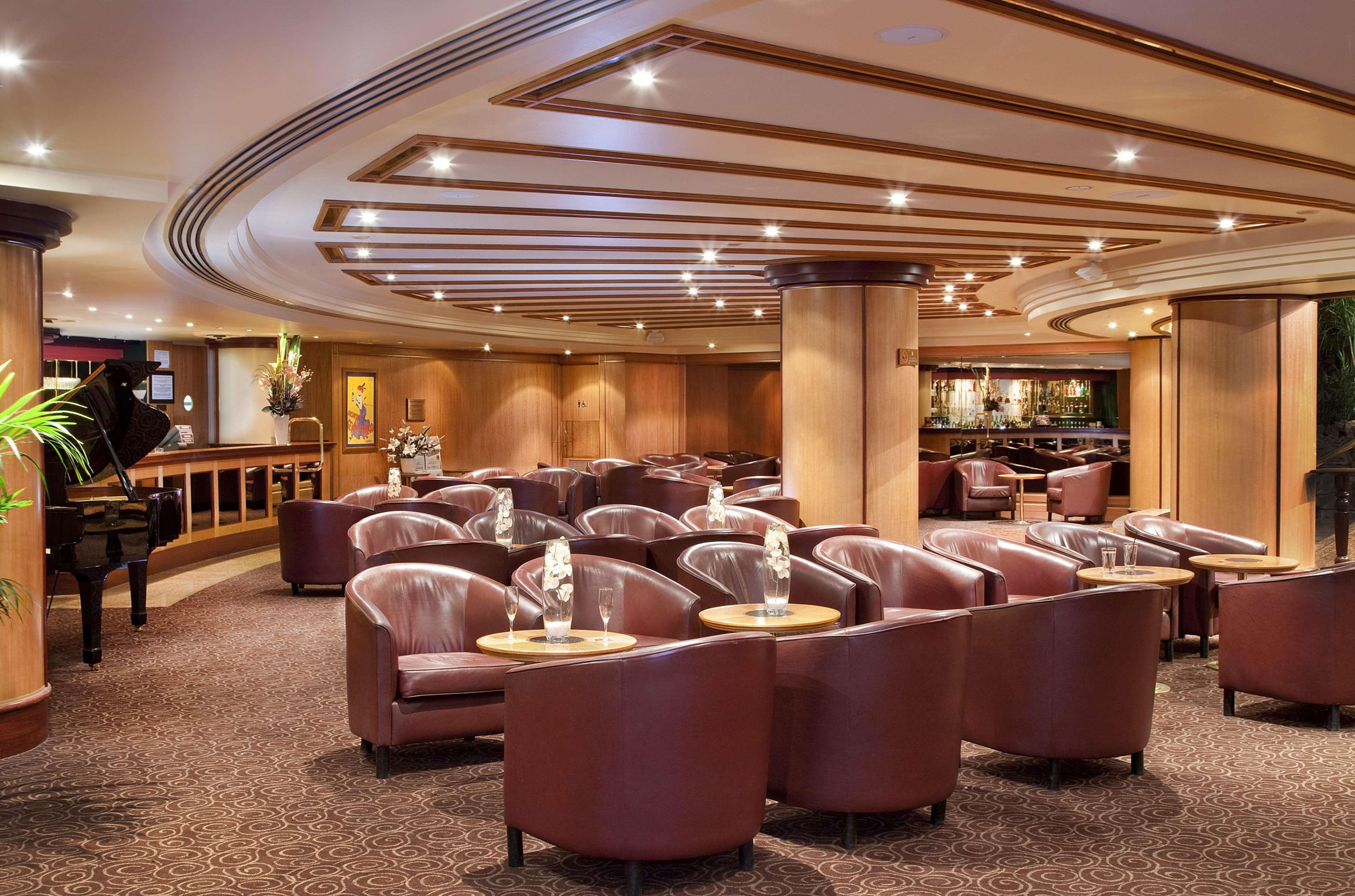 Stamford Plaza Adelaide Hotell Restaurant bilde The lounge at the airport