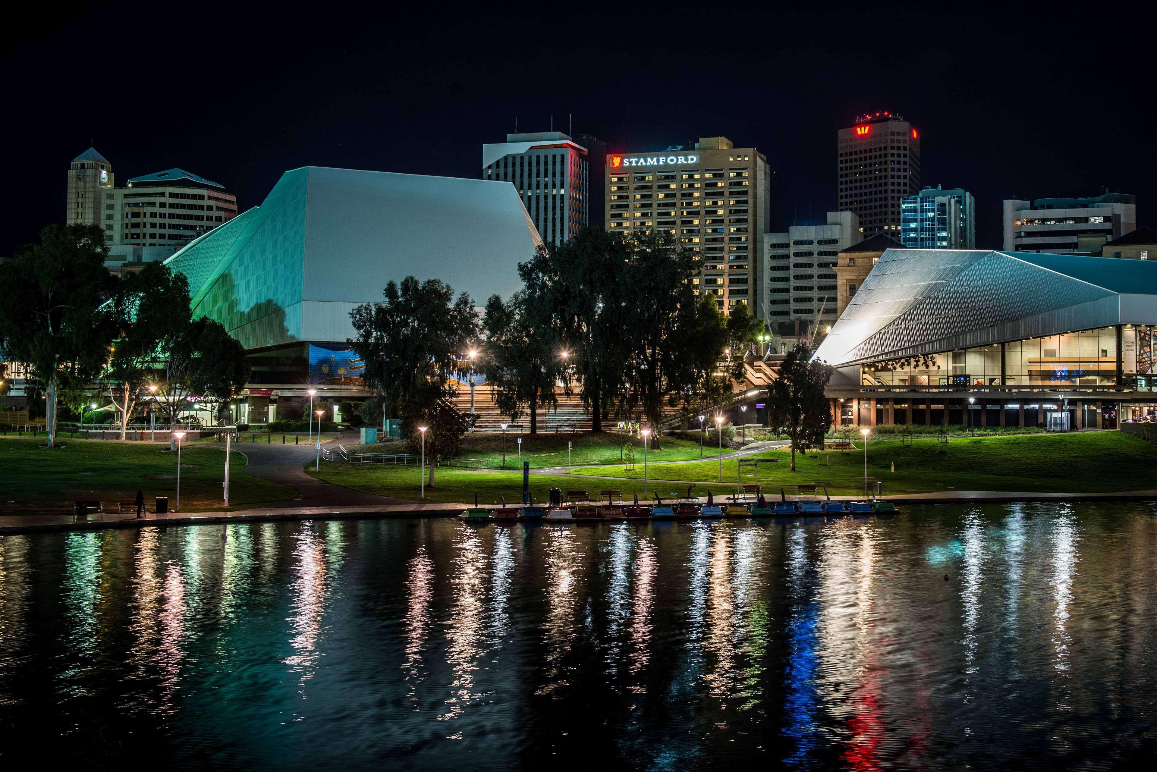Stamford Plaza Adelaide Hotell Eksteriør bilde Adelaide Convention Centre