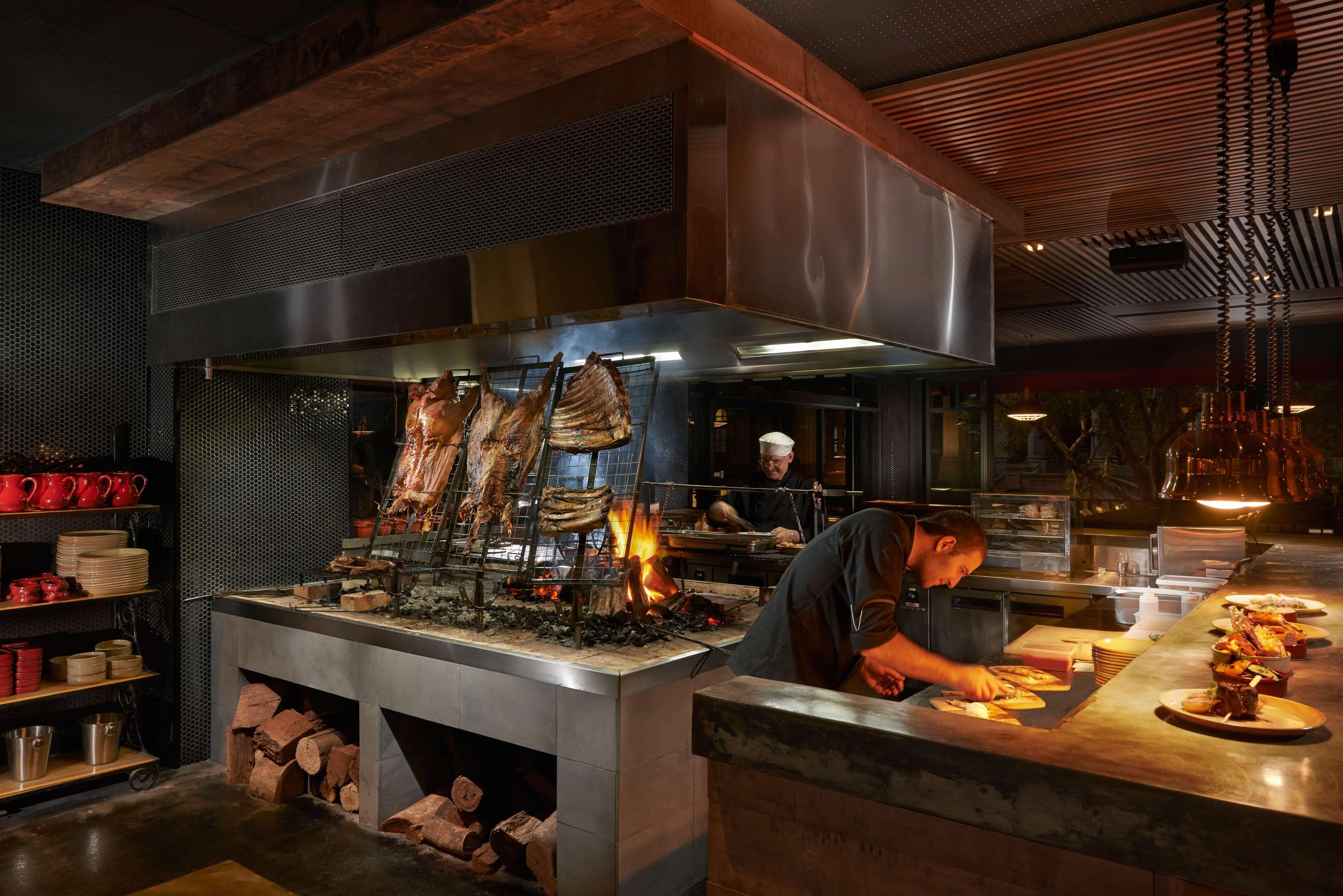 Stamford Plaza Adelaide Hotell Eksteriør bilde The kitchen at the restaurant