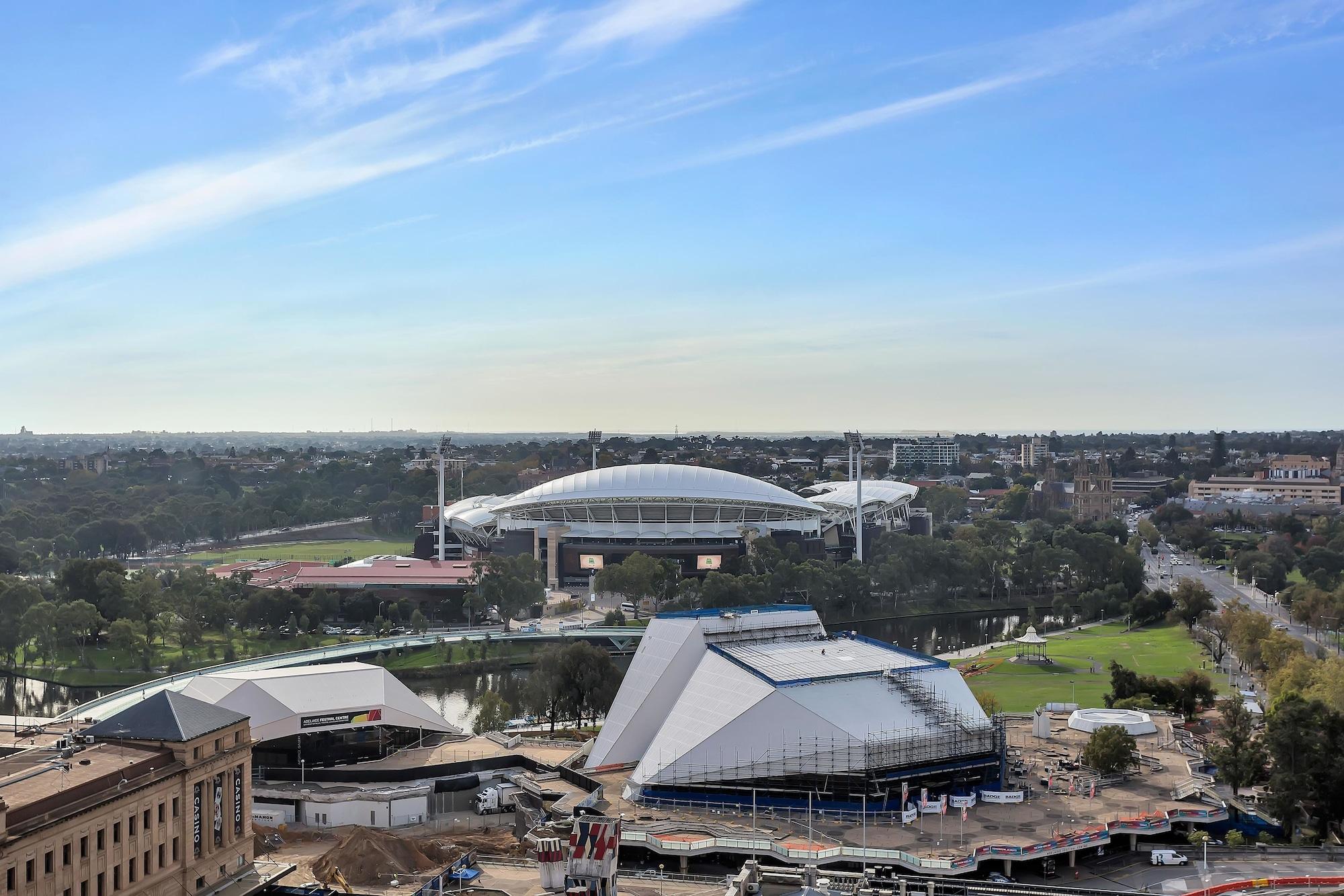 Stamford Plaza Adelaide Hotell Eksteriør bilde The Adelaide Oval, the home of the Adelaide Crows